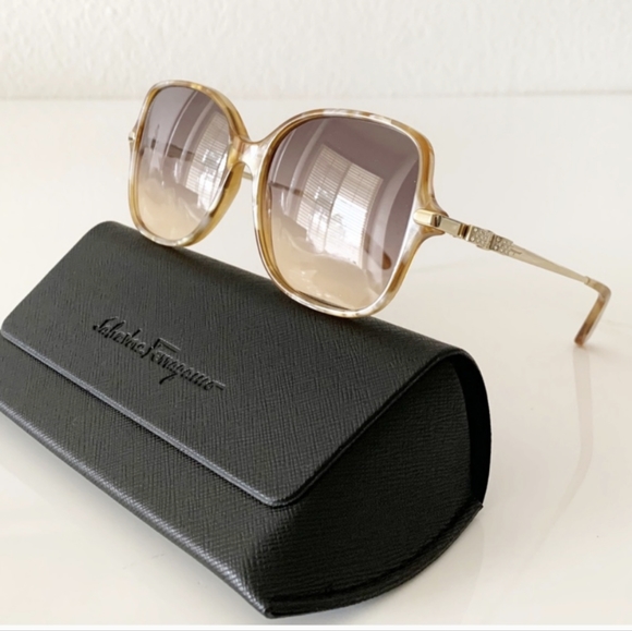 New - Salvatore Ferragamo Sunglasses - Picture 7 of 8